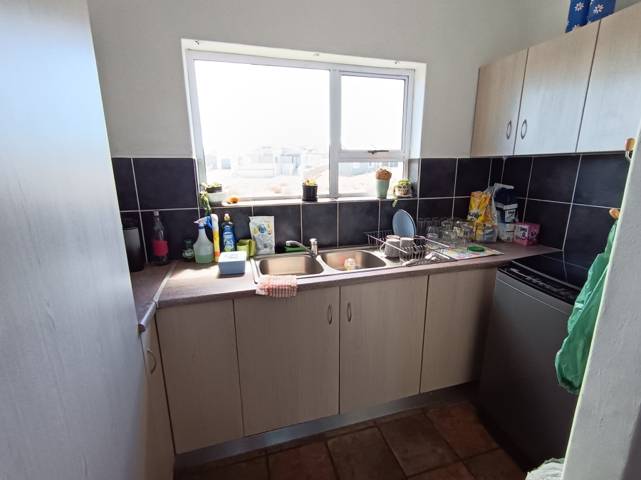 To Let 4 Bedroom Property for Rent in Hoogland Western Cape